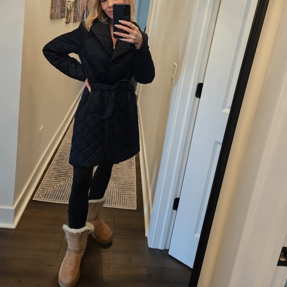 T Tahari Navy Quilted Belted Coat - Size S - Picture 3 of 16